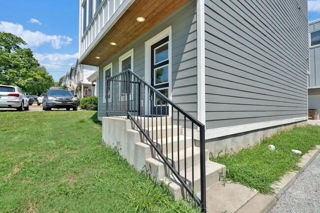 Foto del edificio - Modern Living In East Nashville!