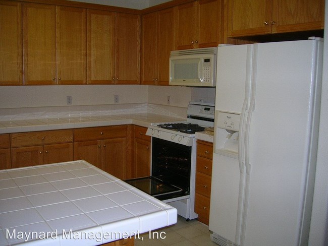 Building Photo - 3 br, 2 bath House - 1019 Fairway Dr.