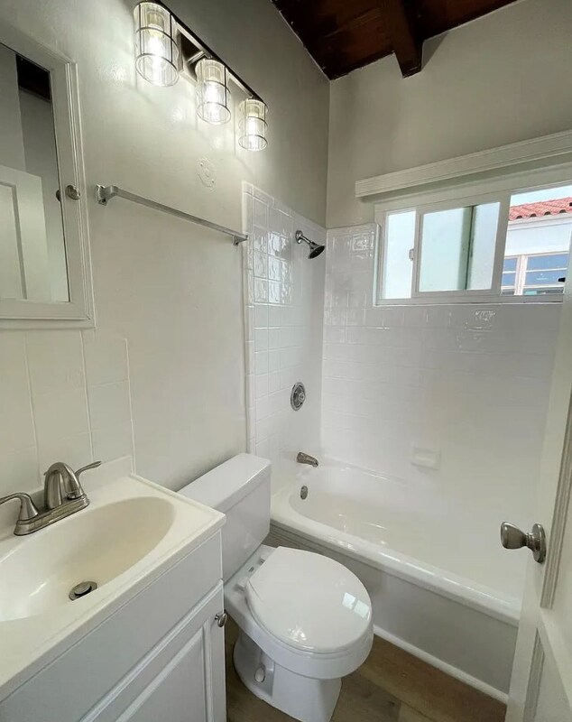 Foto del edificio - 134 S Crimea St