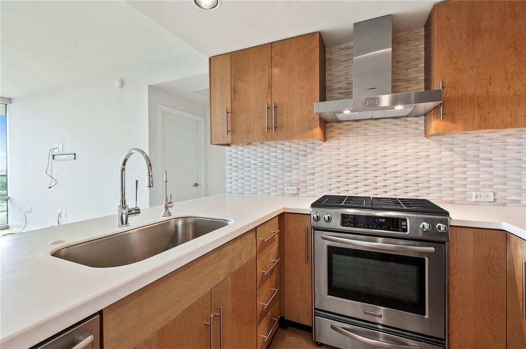 Primary Photo - 300 Bowie St