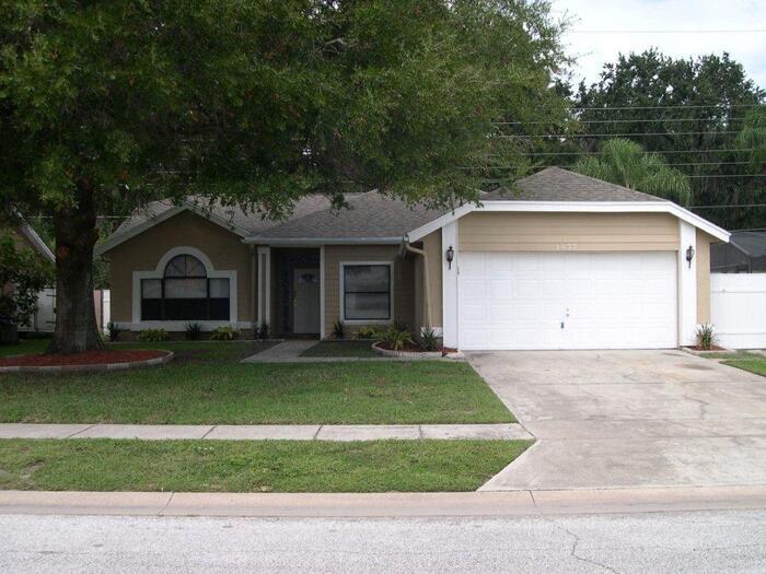 Foto principal - 3 Bedrm Pool Home In Kissimmee For Rent SE...