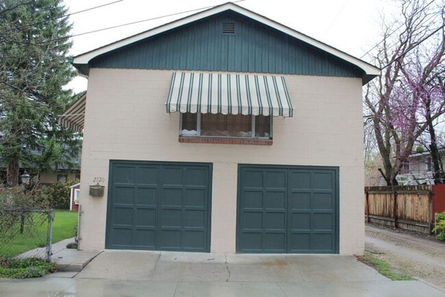 Building Photo - 2720 W Heron St