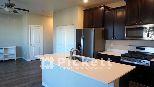 Building Photo - 3 Bedroom Home in Bremerton