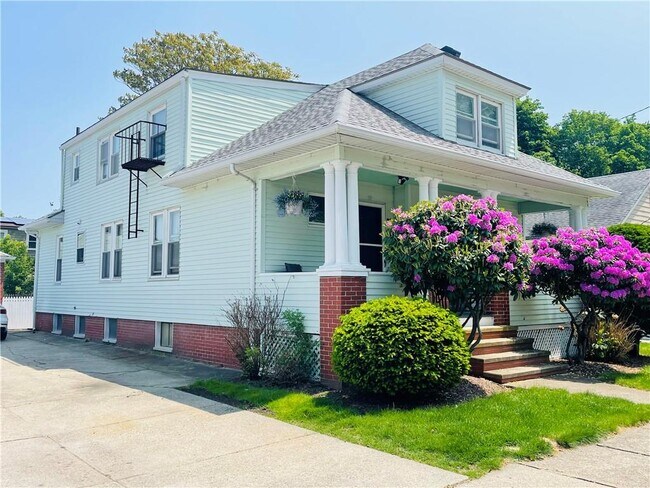 Foto del edificio - 37 Enfield Ave