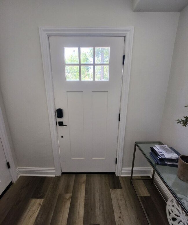 Foto del edificio - 872 Wild Rose Cir