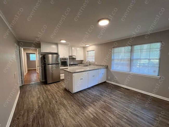 Building Photo - 44 Berkshire Dr