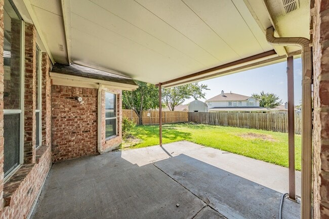 Photo - Single story 3 bedroom home in the heart o...