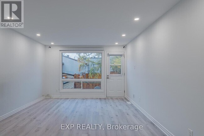 Photo du bâtiment - 268 Woodfield Dr