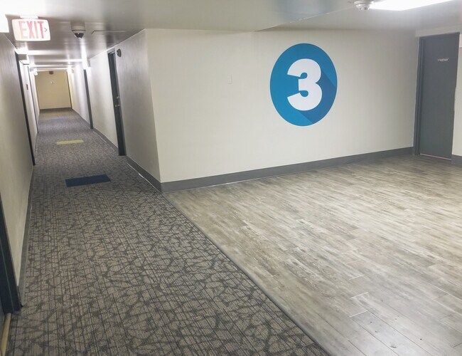 Pasillo del área común - 458 E College Ave