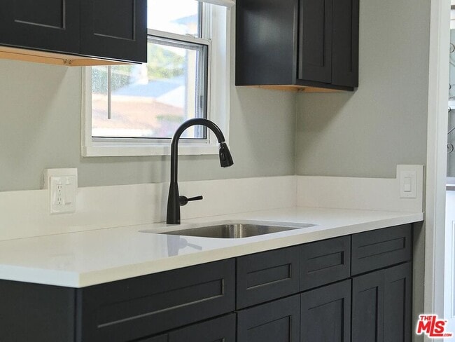 Foto del edificio - 582 Venice Blvd.