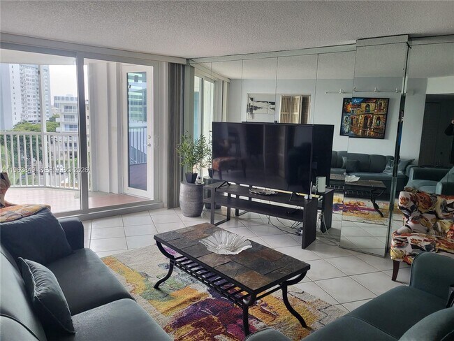 Foto del edificio - 100 Golden Isles Dr