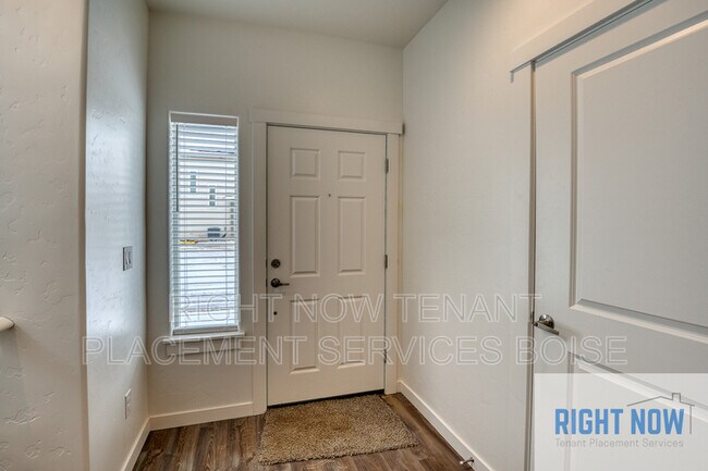 Foto del edificio - 5512 Cherry Ln