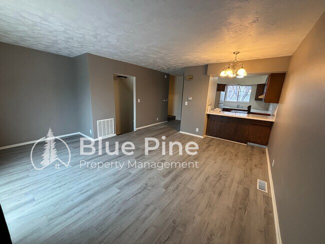 Foto del edificio - 1464 Falcon Dr