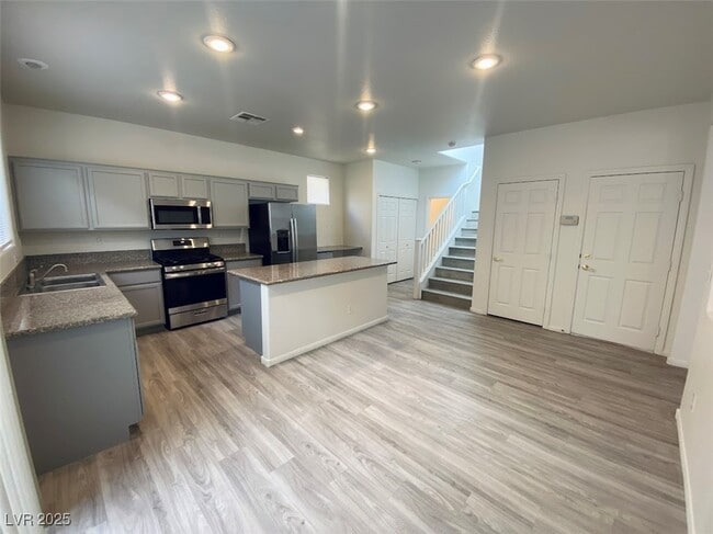 Foto del edificio - 6736 Twisted Wood Dr