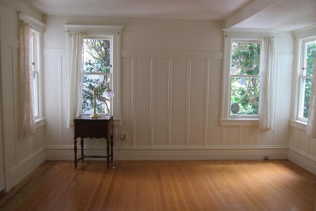 Foto del edificio - 2711 Forest Ave