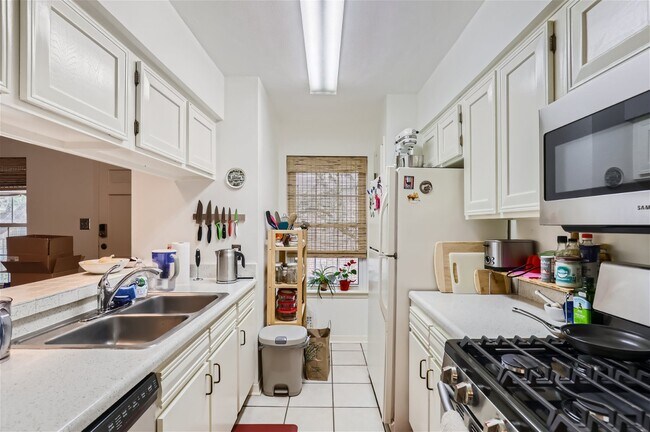 Foto del edificio - 1240 Barton Hills Dr