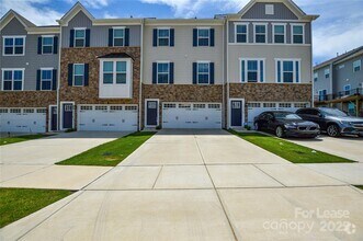 Building Photo - 9833 Oaklawn Blvd NW