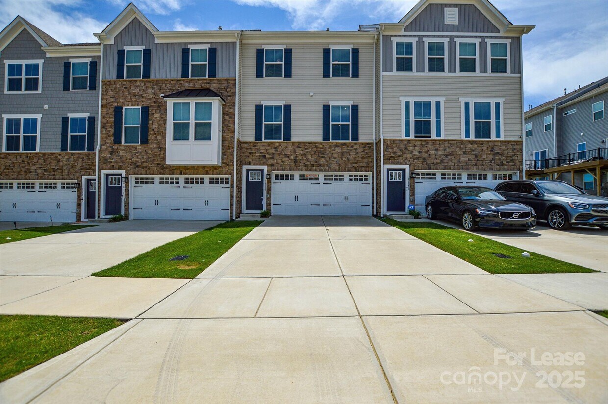 Foto principal - 9833 Oaklawn Blvd NW