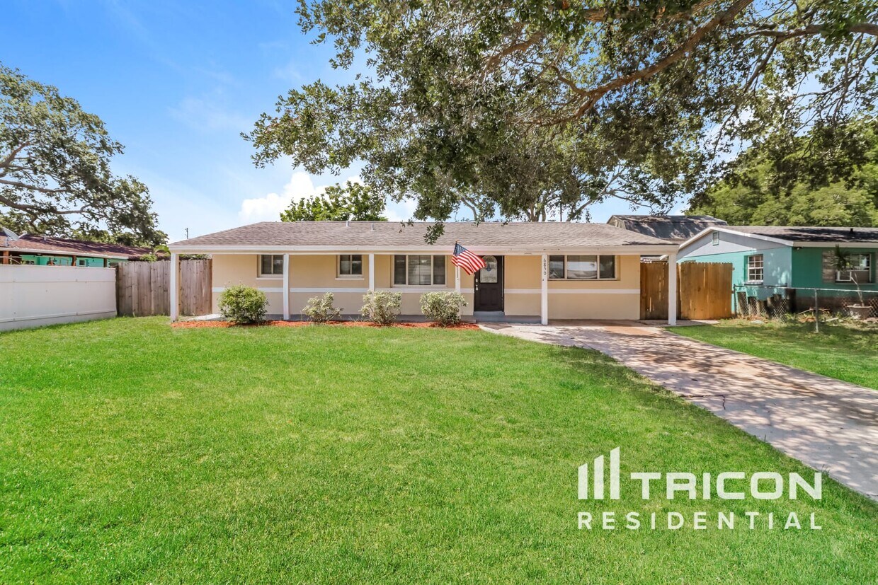 Foto principal - 6850 83rd Ave