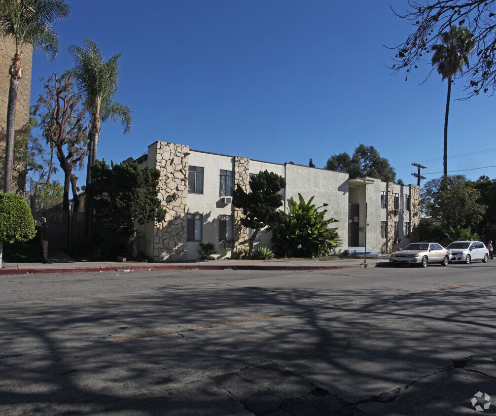 Building Photo - 1400 N Normandie Ave