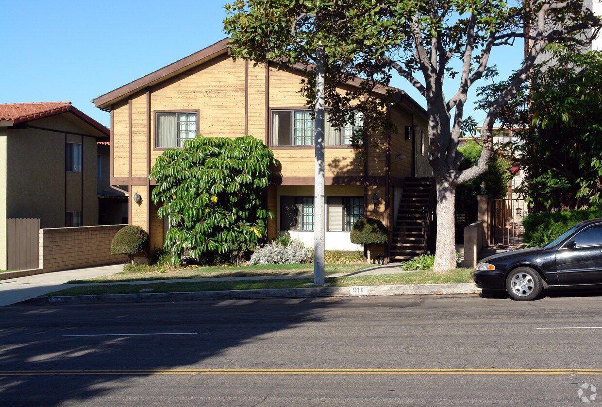 Primary Photo - 911 Main St