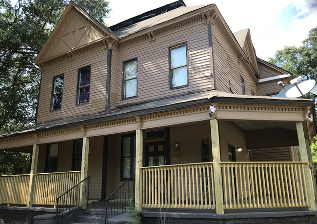 2373 day - 2373 Napier Ave