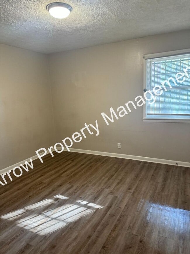 Building Photo - Great 2 Bedroom Home in Madison!