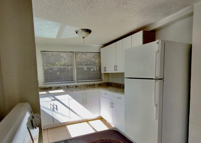Foto del edificio - 1832 NE 49th St