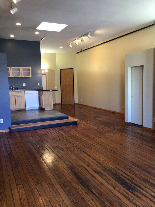 Foto del edificio - 220-224 E 4th St