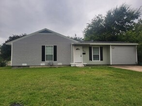 Building Photo - 529 Kedy St