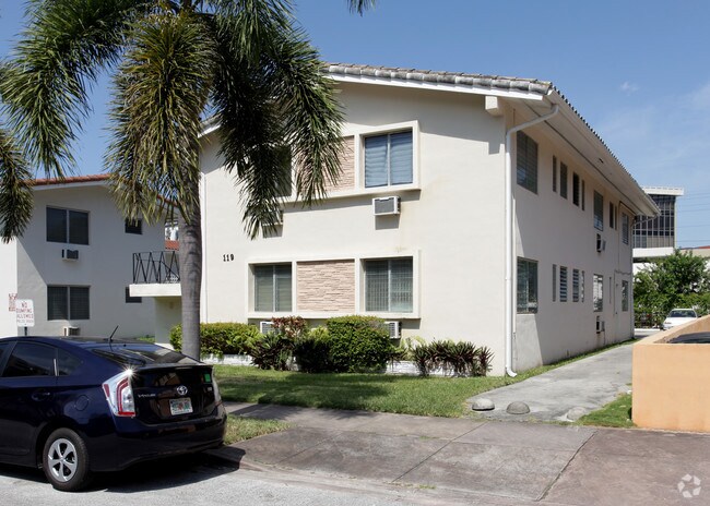 Building Photo - 119 Antiquera Ave