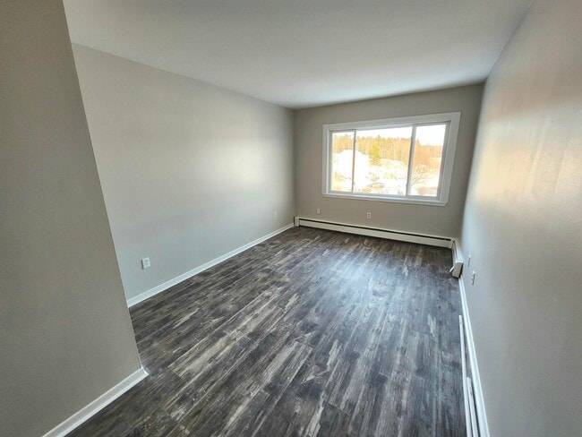 Building Photo - 14 Reading Crescent