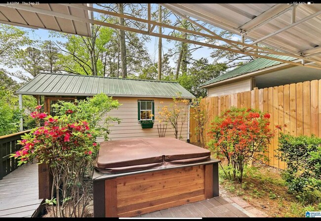 Foto del edificio - 3120 Whispering Pines Cir