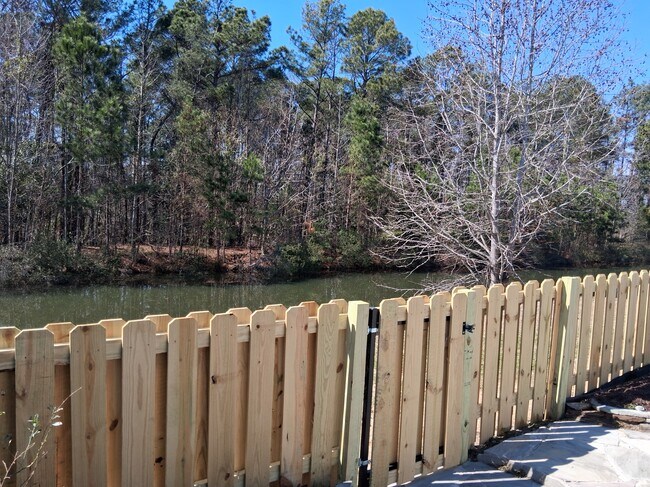 Foto del edificio - 5047 Wheeler Lake Rd