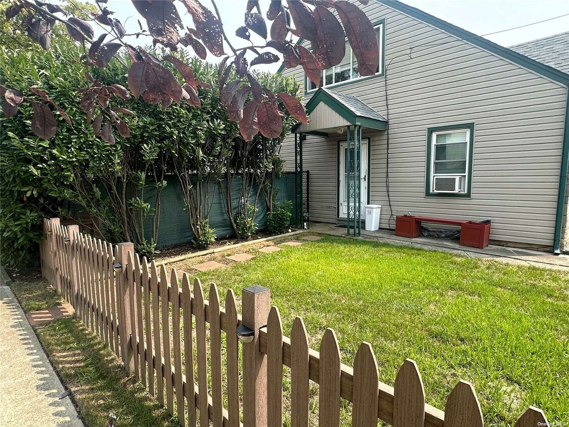 Primary Photo - 272 Lincoln Blvd