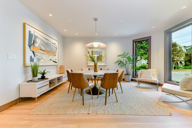 Foto del edificio - 261 Upland Rd