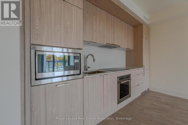 Building Photo - 259 The Kingsway