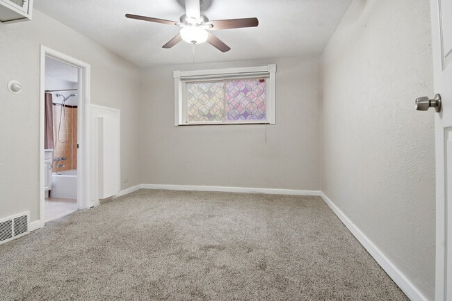 Foto del edificio - $1,345.95, 1 Beds - 1 Bath, Condo in Denver with Onsite Laundry!
