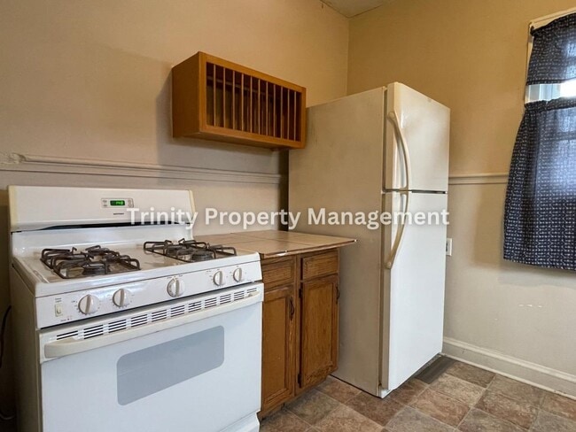 Building Photo - 649 Birch St