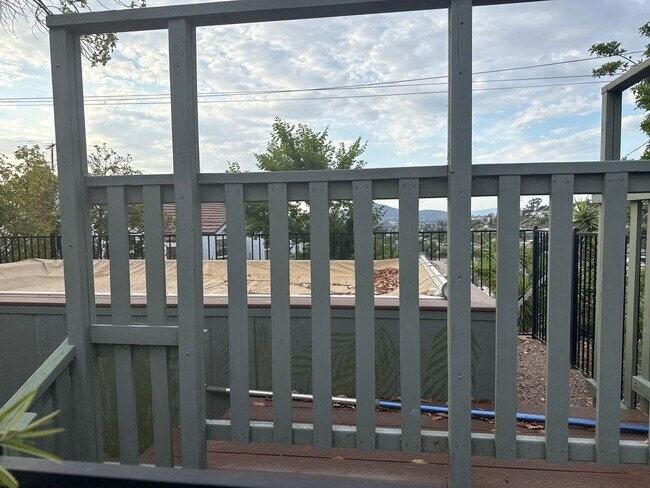 Foto del edificio - Gorgeous 5BR/3BA 2story home w SOLAR, view...