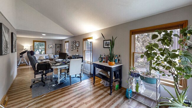 Foto del edificio - 2865 Old Creek Rd