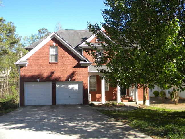 Building Photo - Home For The Holidays!!  Huge 4 Bedroom/3 Bath Home Available In Perfect Lithonia Location!!!
