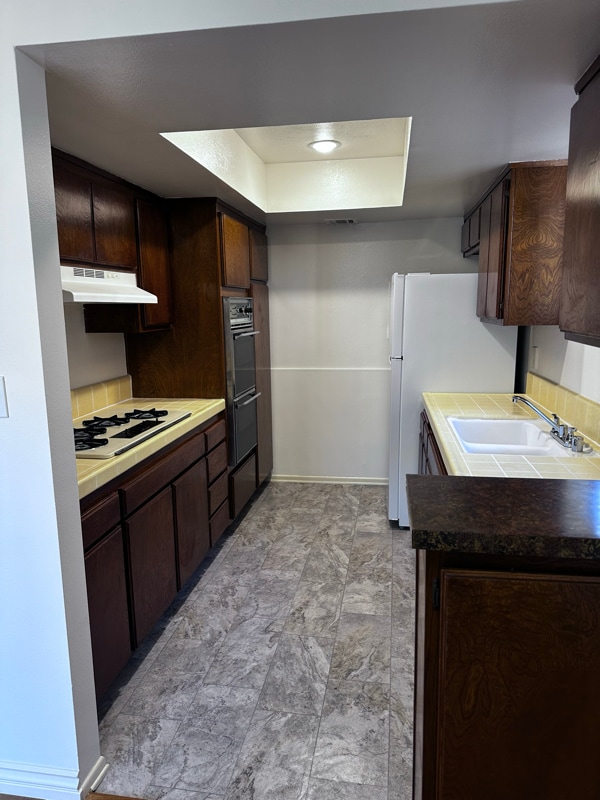 Building Photo - 135 N Swall Dr