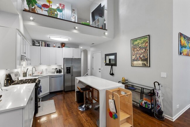 Foto del edificio - 1754 W Division St