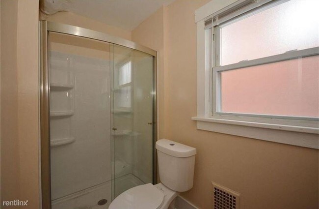 Building Photo - 2 br, 1 bath Townhome - 3111 Terrace St