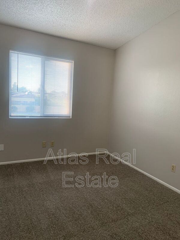 Foto del edificio - 1856 N Spring