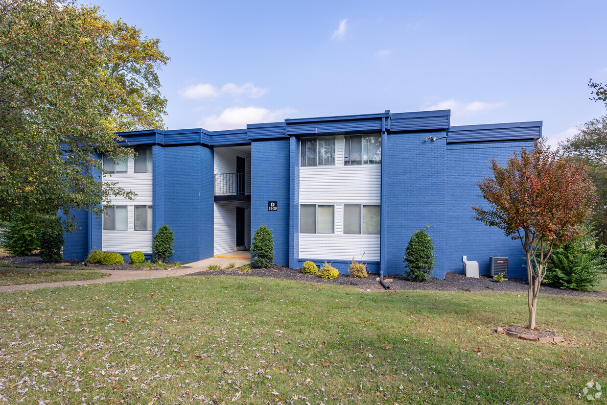 Primary Photo - Newly Renovated Oak View Apartments