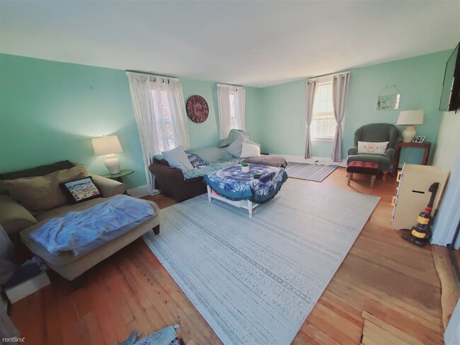 Foto del edificio - 3 br, 1.5 bath House - 14 Nolan St