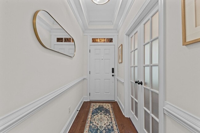 Building Photo - Gorgeous 3 Bedroom Townhome w/ Premium Fin...