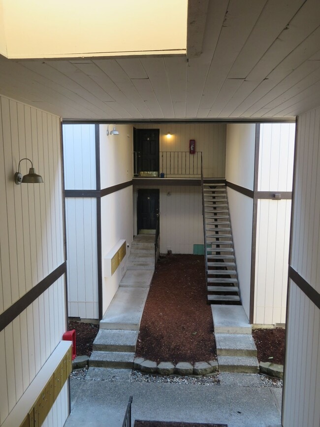 Building Photo - Fariway Apartments